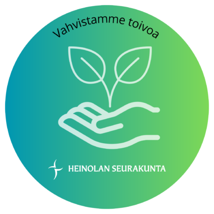 Vihreällä pohjalla valkoinen piirroskuva kädestä joka pitelee kasvia ja teksti Vahvistamme toivoa. Alla Heinolan seurakunnan logo.