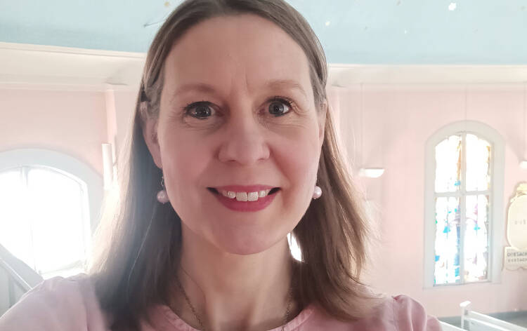 Hannele Koskinen esittää Rakkauslauluja 22.7. klo 12.00 Heinolan kirkossa